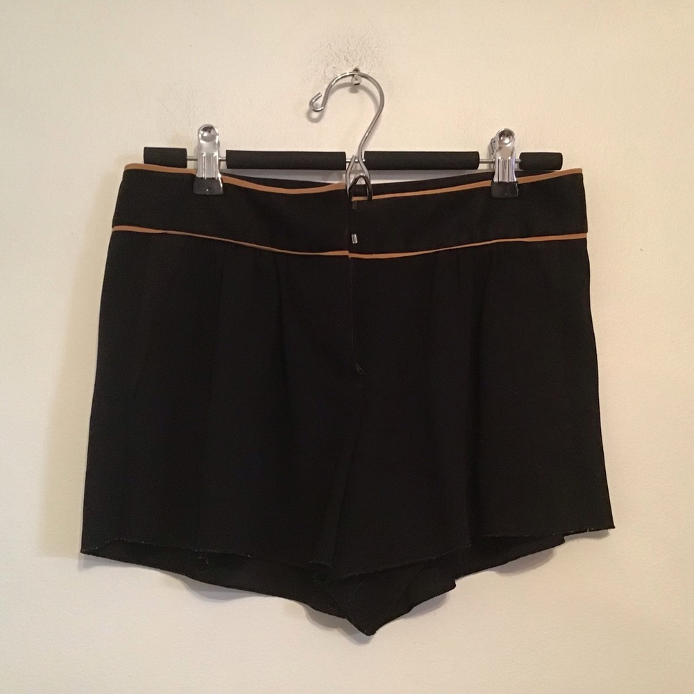 Aritzia t.Babaton Black with Gold Trim with pockets Shorts